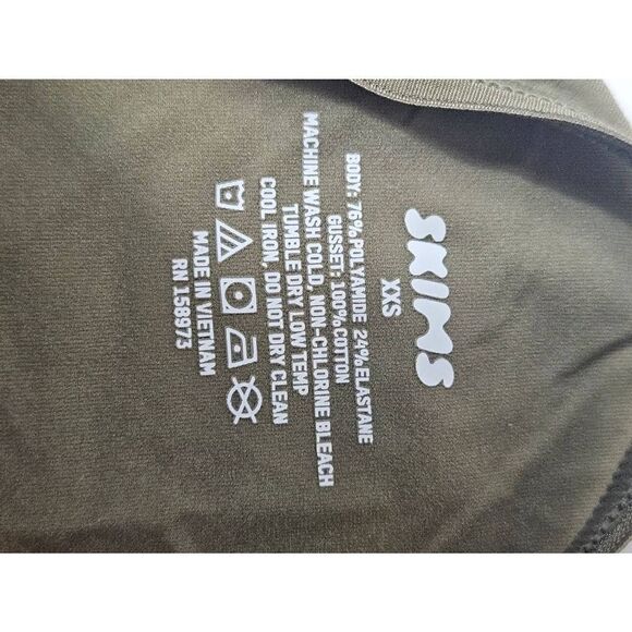 Skims panty Nwt - Picture 5 of 6